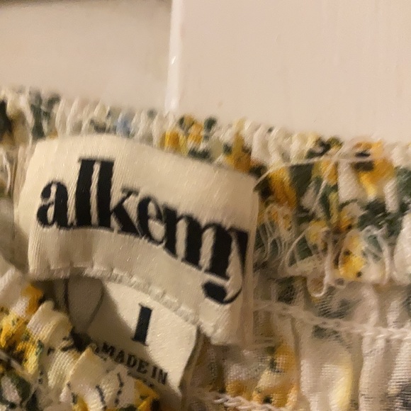 Cute Mini Skirt with Flower Print - Picture 2 of 4